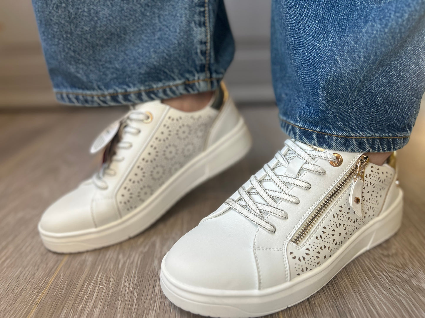 XTI white & gold trainers