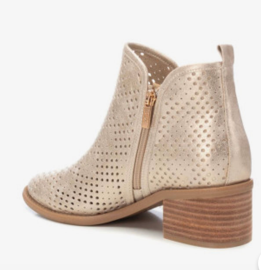 XTI gold summer boots