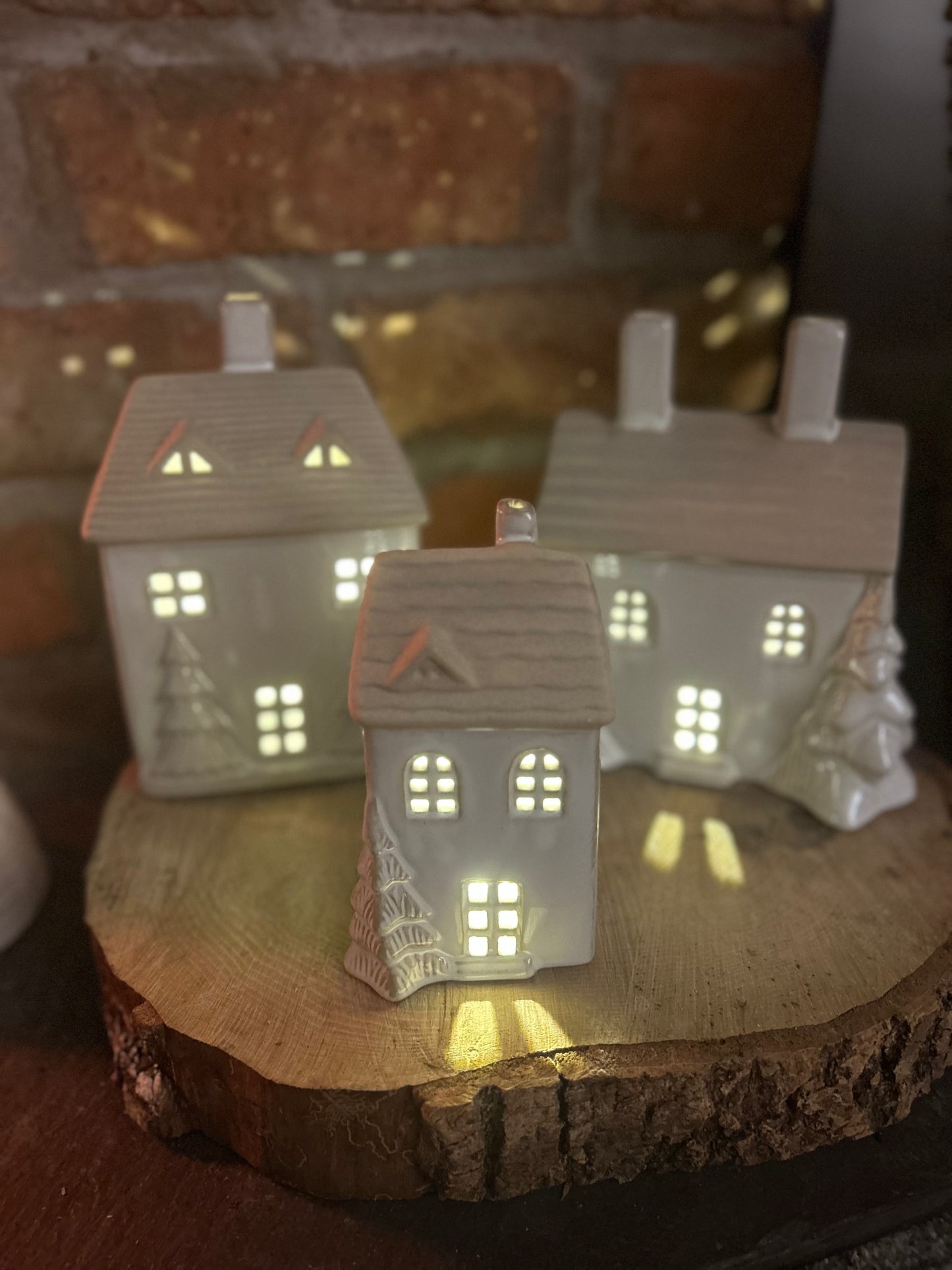 Festive LED House w/Gold Detail 17.5cm