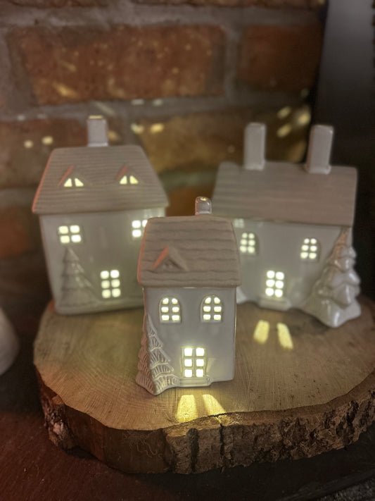 LED House w/ Gold Detailed Tree 17cm