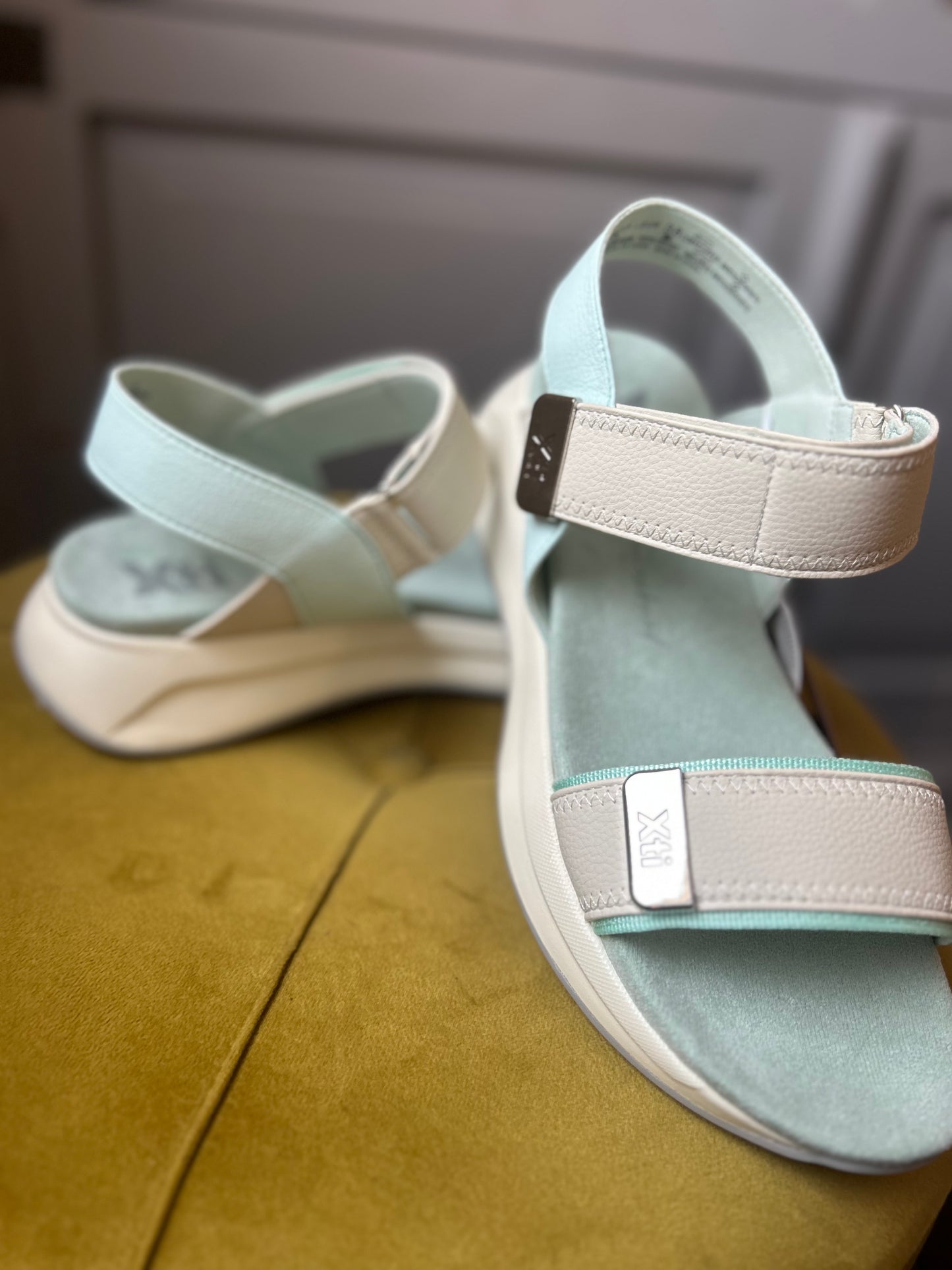 XTI aqua & cream sandals