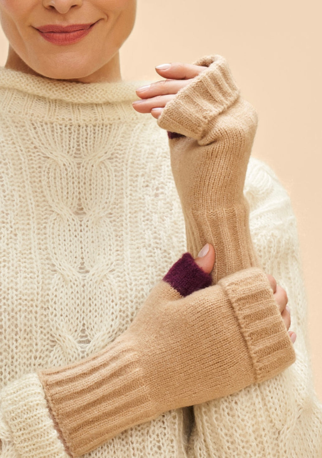 Powder Cassia wrist warmers  - cream