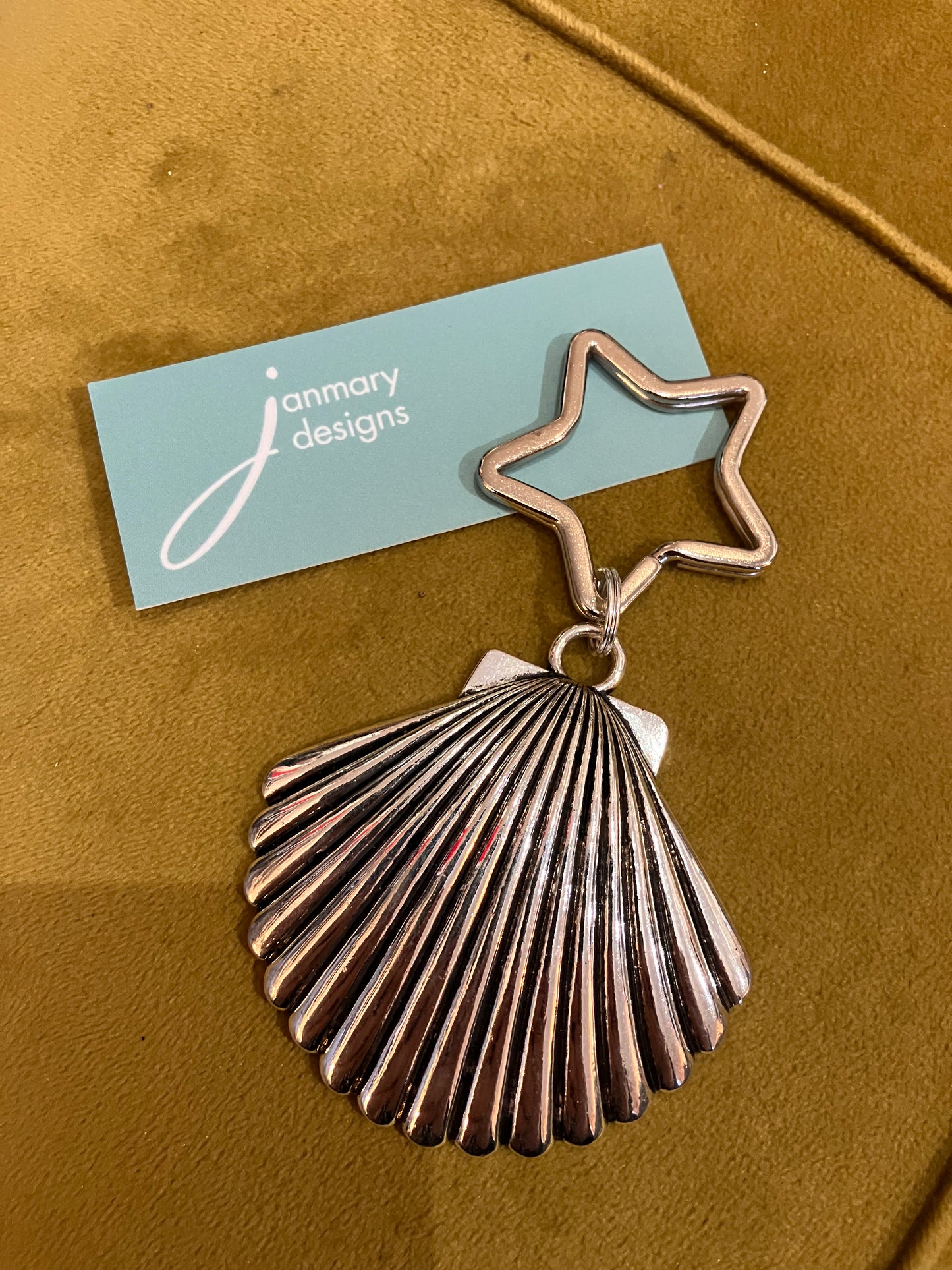 Janmary Designs- Scallop Shell Keyring