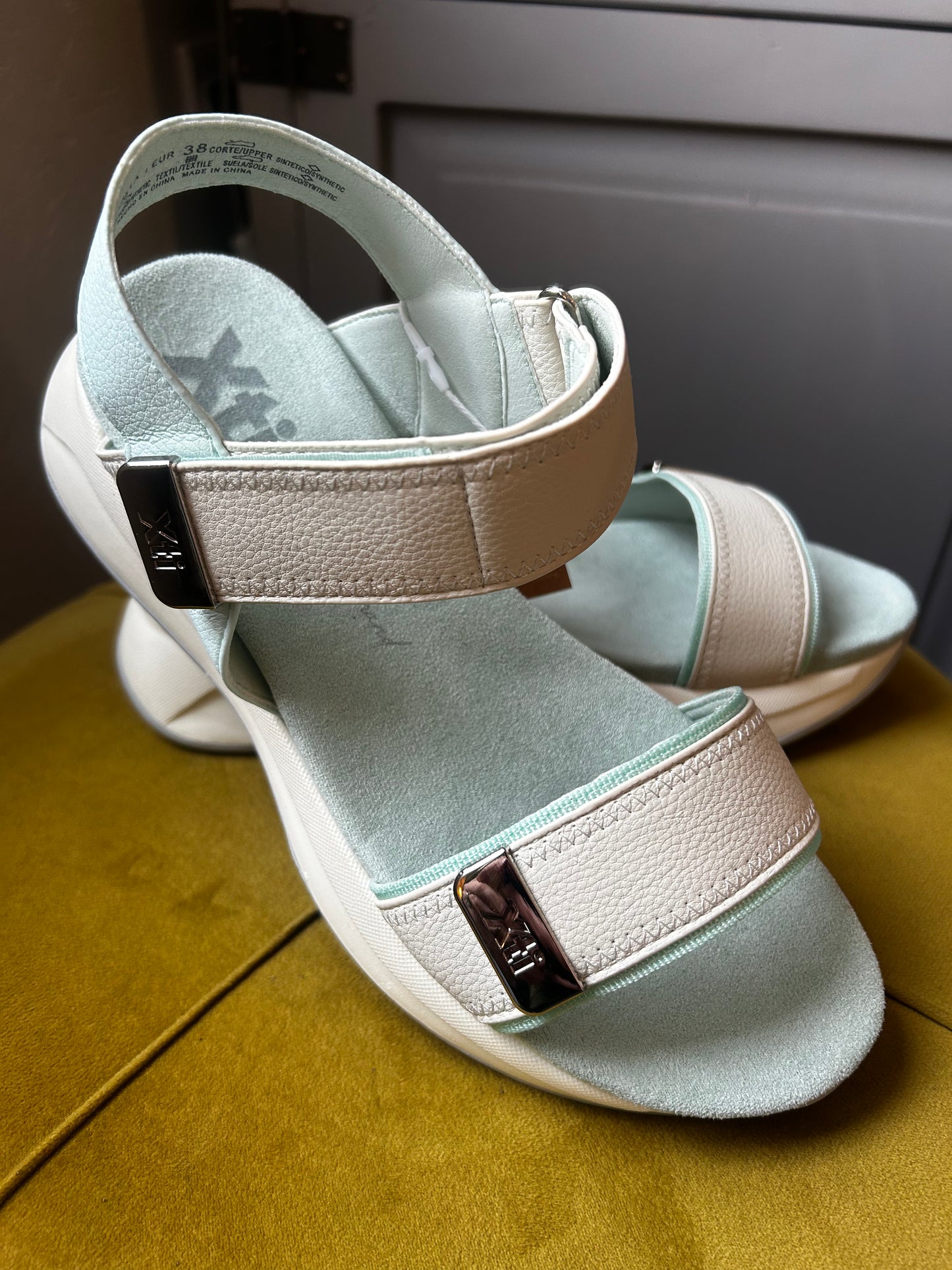 XTI aqua & cream sandals