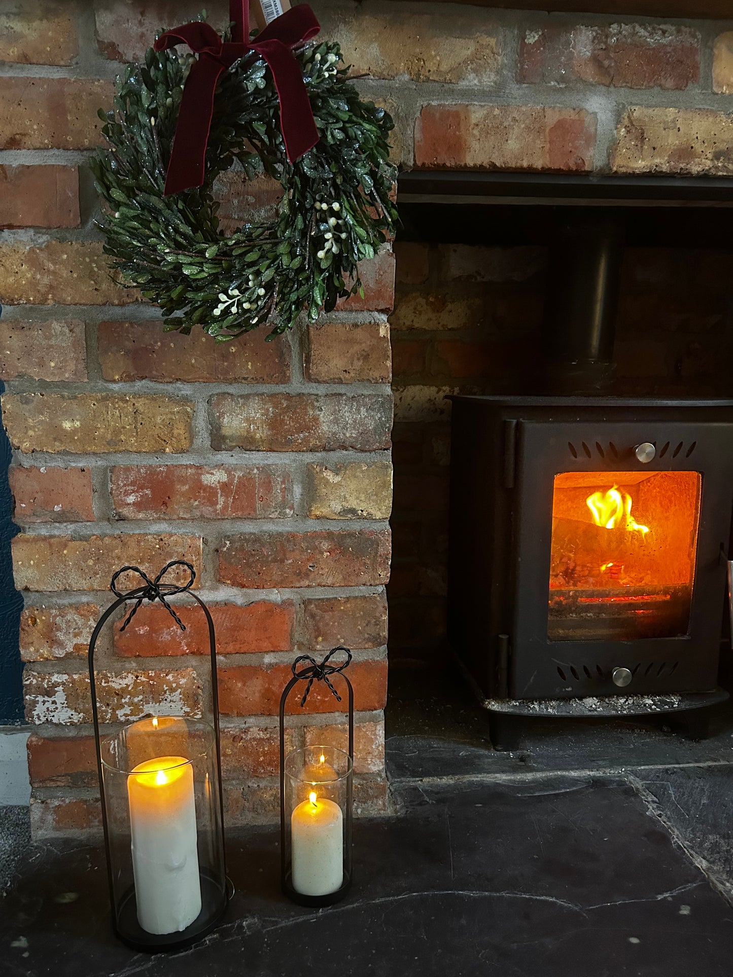 Mistletoe Wreath With Bow